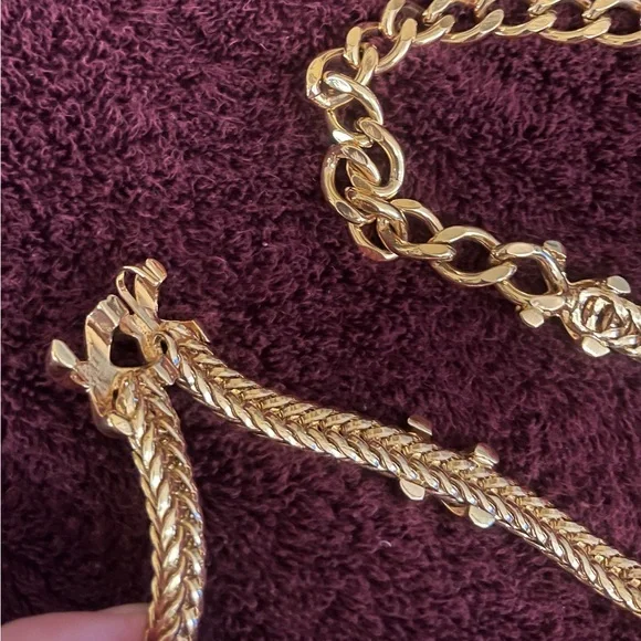 🚫SOLD🚫 Vintage St. John Gold Tone Belt. Very Heavy With No Signs Of Wear! - Picture 4 of 6